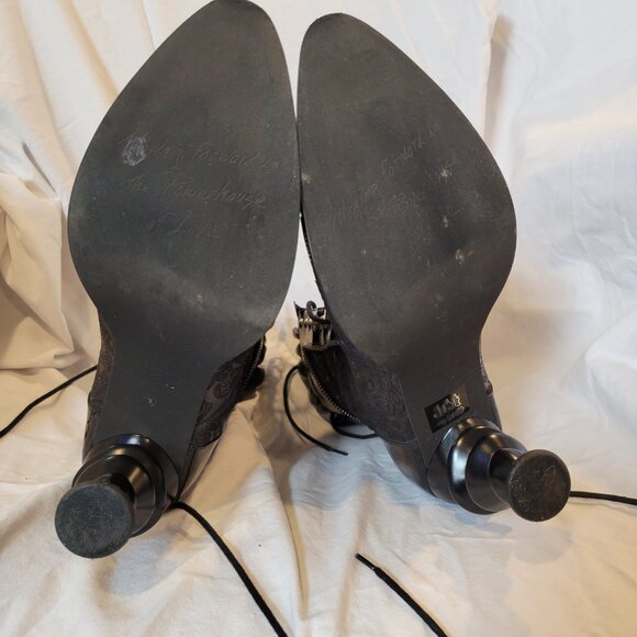 Fluevog Powerhouse Alexandria Lace-Up Boots with a Leather Ruffle Size 9 - Picture 10 of 12